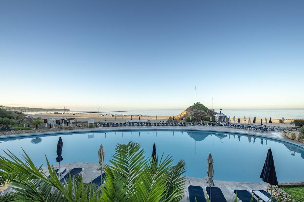 فندق الجارف كازينو بورتيماو المظهر الخارجي الصورة The pool at the hotel