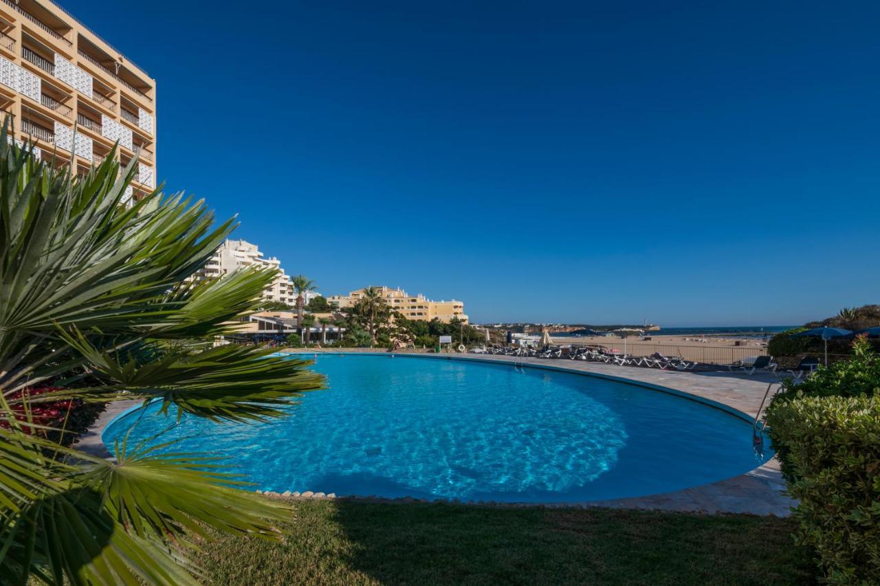 فندق الجارف كازينو بورتيماو المظهر الخارجي الصورة The pool at the hotel