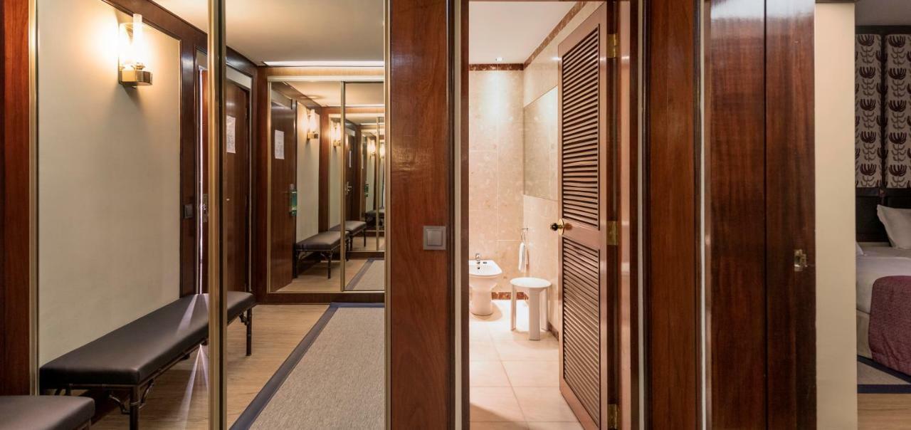 فندق الجارف كازينو بورتيماو المظهر الخارجي الصورة A bathroom in a hotel